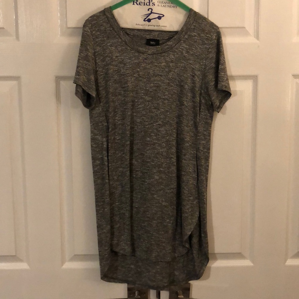 Grey tee